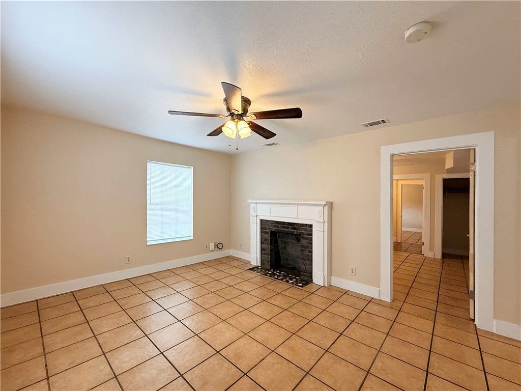 629 W Yoakum Ave, Aransas Pass, TX 78336 — photo 2