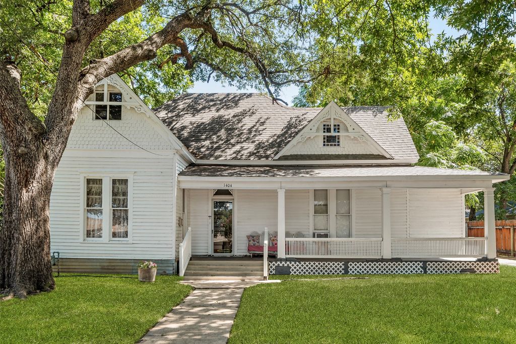 1404 W Main Street, Waxahachie, TX 75165