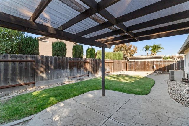 505 County Court, Ripon, CA 95366