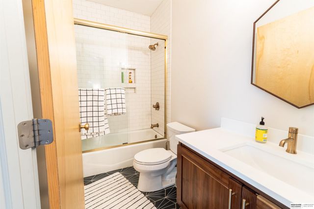 1147 Leavenworth Street, Omaha, NE 68102