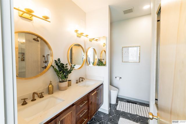 1147 Leavenworth Street, Omaha, NE 68102