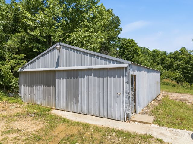 14318 Highway 438, W, Linden, TN 37096