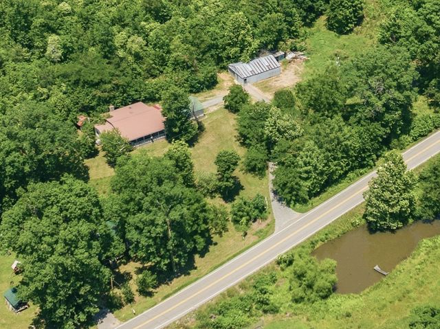 14318 Highway 438, W, Linden, TN 37096