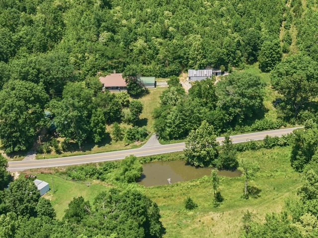 14318 Highway 438, W, Linden, TN 37096