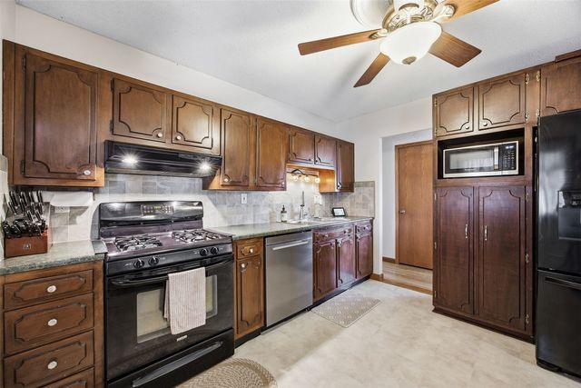 5769 Langdon Ave SW, Cedar Rapids, IA 52404