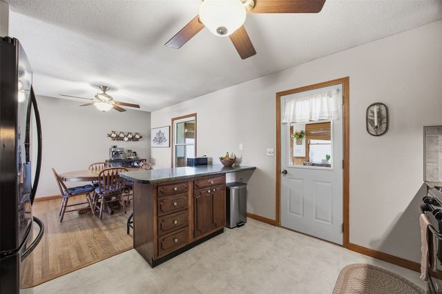 5769 Langdon Ave SW, Cedar Rapids, IA 52404