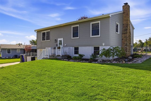 5769 Langdon Ave SW, Cedar Rapids, IA 52404