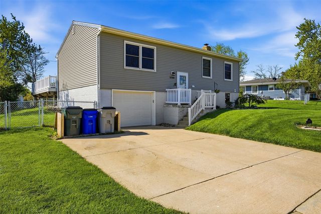 5769 Langdon Ave SW, Cedar Rapids, IA 52404