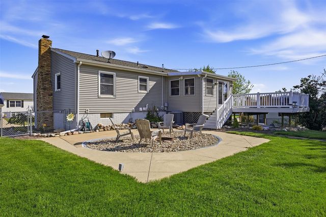 5769 Langdon Ave SW, Cedar Rapids, IA 52404