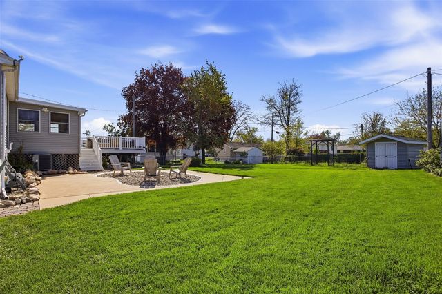 5769 Langdon Ave SW, Cedar Rapids, IA 52404