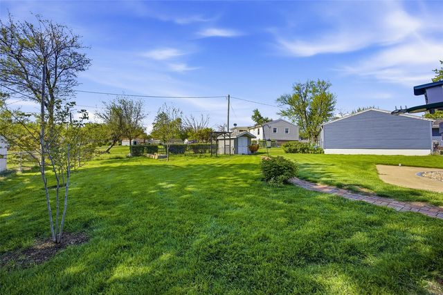5769 Langdon Ave SW, Cedar Rapids, IA 52404