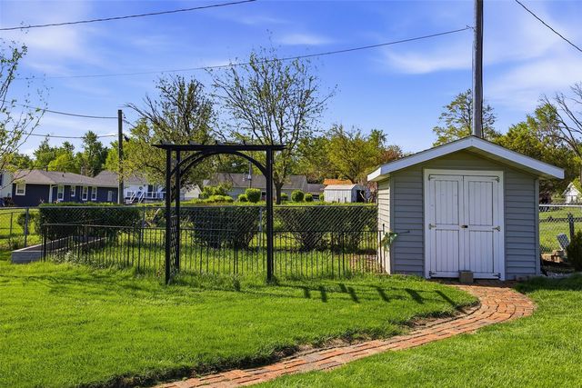5769 Langdon Ave SW, Cedar Rapids, IA 52404