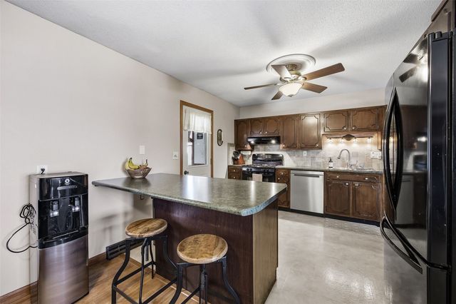 5769 Langdon Ave SW, Cedar Rapids, IA 52404