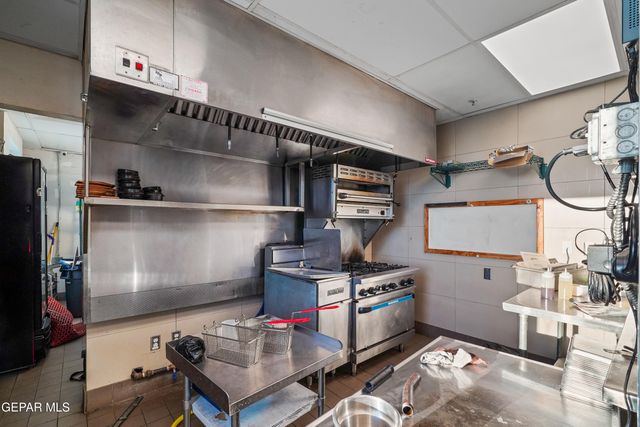 4201 Camelot Heights Drive, El Paso, TX 79912