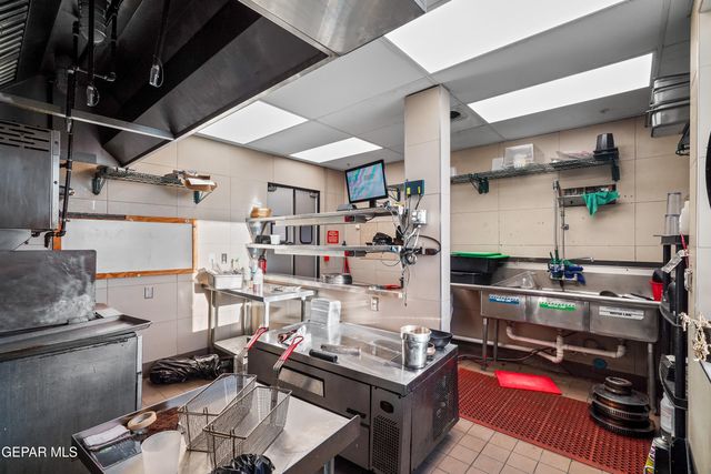 4201 Camelot Heights Drive, El Paso, TX 79912