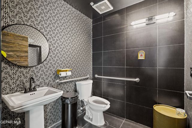 4201 Camelot Heights Drive, El Paso, TX 79912