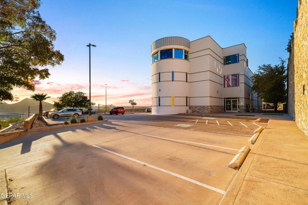 4201 Camelot Heights Drive, El Paso, TX 79912