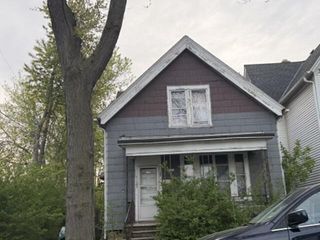2620 Pine AVENUE, Milwaukee, WI 53207
