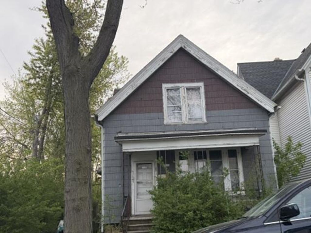 2620 Pine AVENUE, Milwaukee, WI 53207