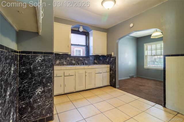 15870 Lesure Street, Detroit, MI 48227