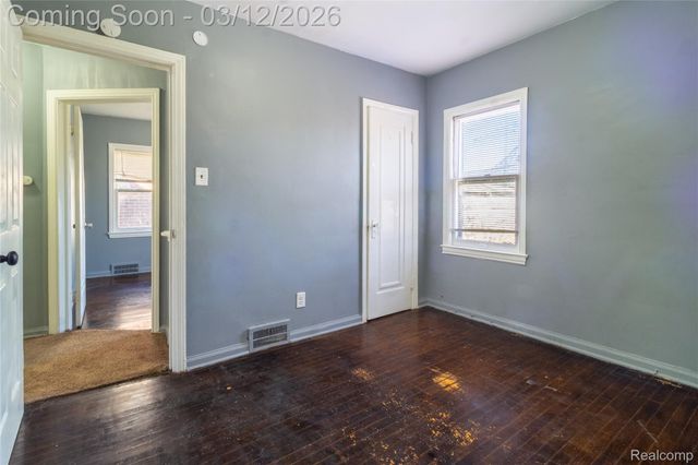 15870 Lesure Street, Detroit, MI 48227