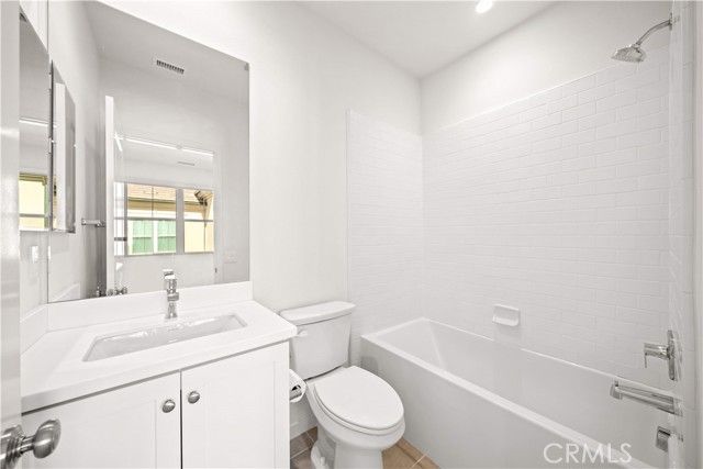 136 Newburry, Irvine, CA 92618