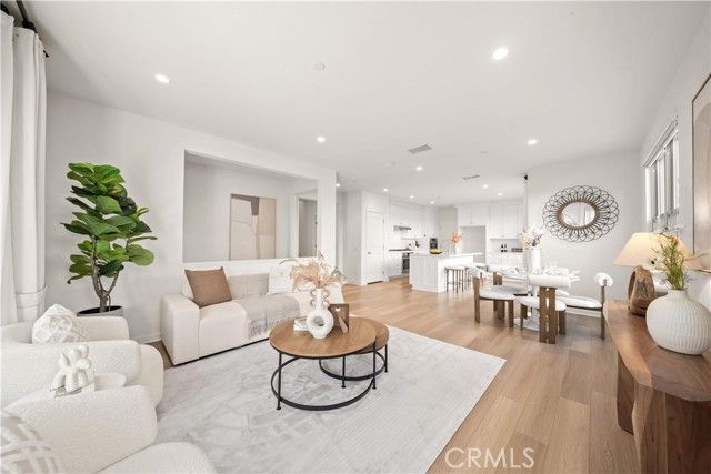 136 Newburry, Irvine, CA 92618