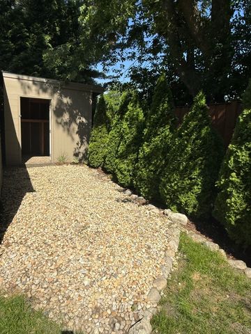 229 Fuller Road, Hinsdale, IL 60521