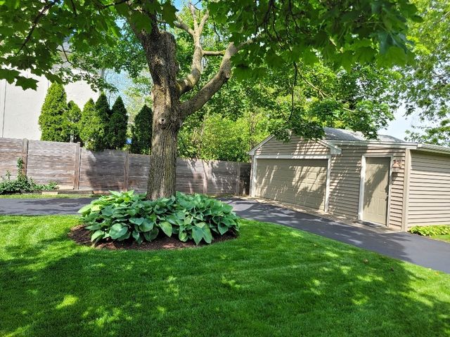 229 Fuller Road, Hinsdale, IL 60521
