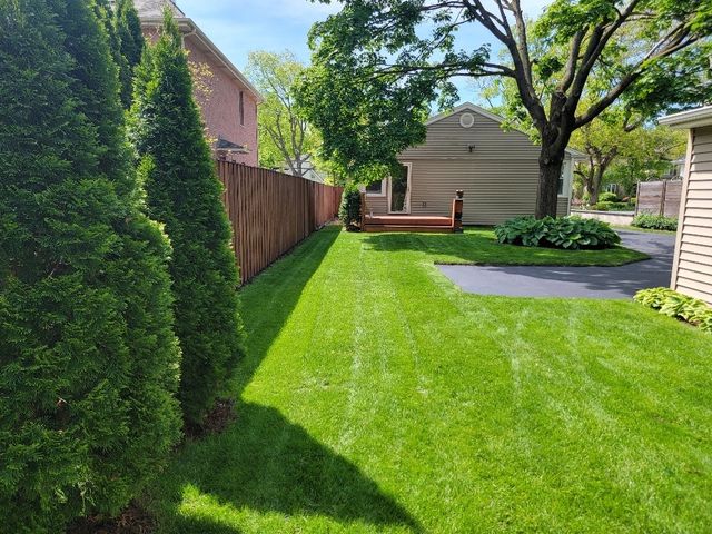 229 Fuller Road, Hinsdale, IL 60521