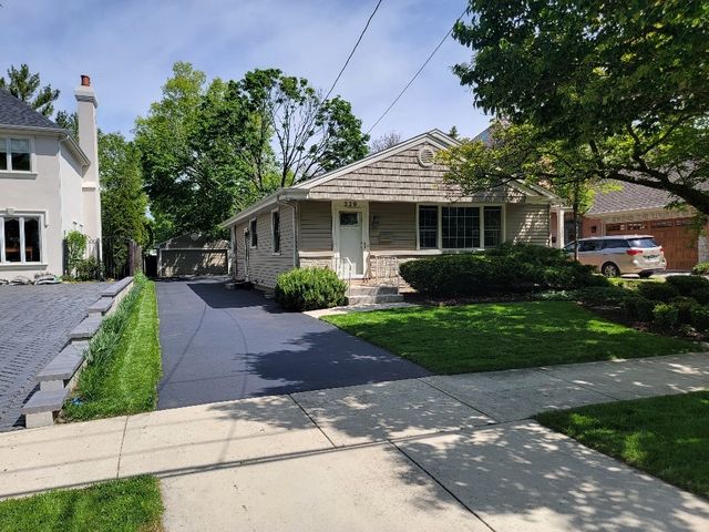 229 Fuller Road, Hinsdale, IL 60521