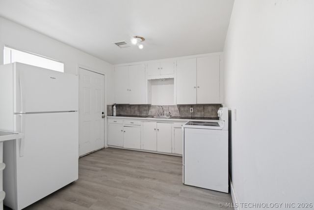 1633 E 10th Street, Tulsa, OK 74120