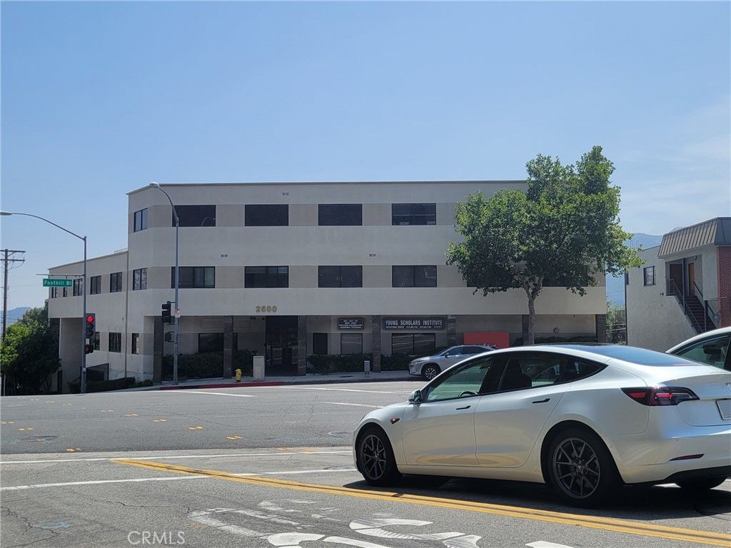 2600 Foothill Boulevard 202, La Crescenta, CA 91214