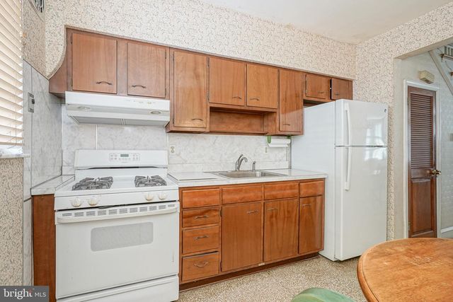 2522 S WARNOCK ST, Philadelphia, PA 19148