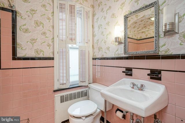 2522 S WARNOCK ST, Philadelphia, PA 19148