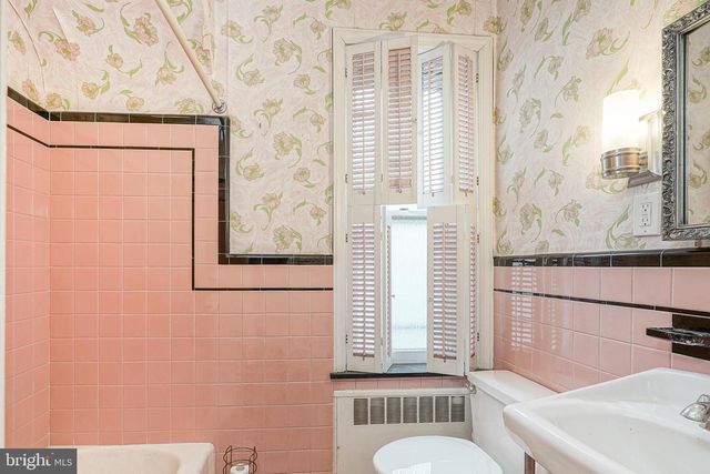 2522 S WARNOCK ST, Philadelphia, PA 19148