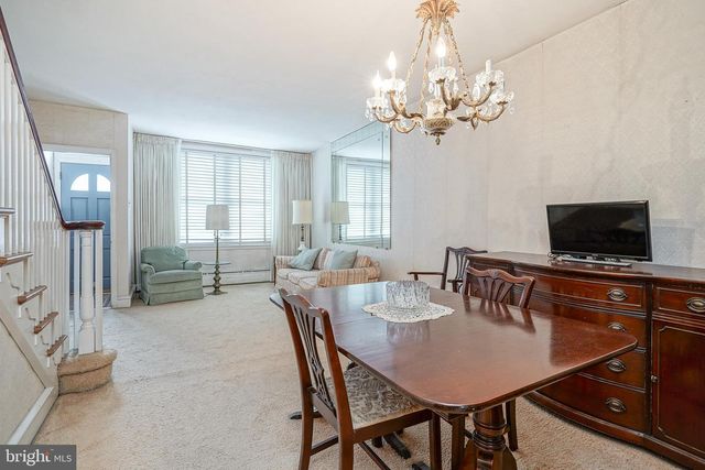 2522 S WARNOCK ST, Philadelphia, PA 19148