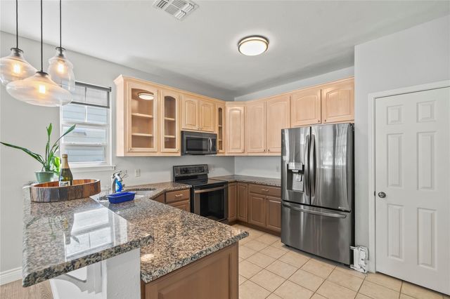 854 Lakebreeze Drive, Canyon Lake, TX 78133