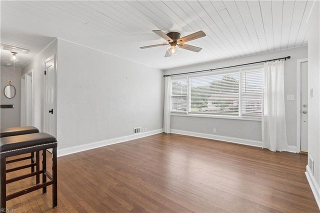 200 Peachwood LN, Virginia Beach, VA 23452