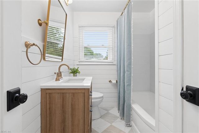 200 Peachwood LN, Virginia Beach, VA 23452