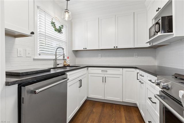 200 Peachwood LN, Virginia Beach, VA 23452