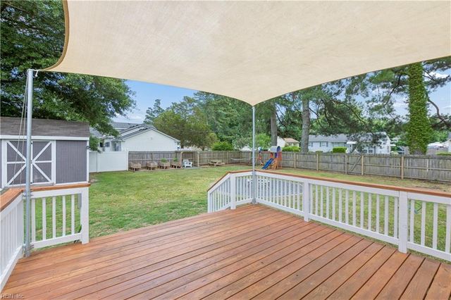 200 Peachwood LN, Virginia Beach, VA 23452