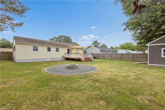 200 Peachwood LN, Virginia Beach, VA 23452