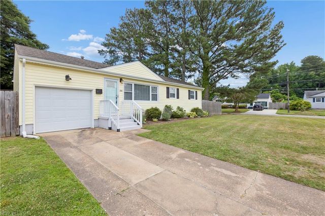 200 Peachwood LN, Virginia Beach, VA 23452
