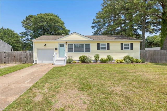 200 Peachwood LN, Virginia Beach, VA 23452