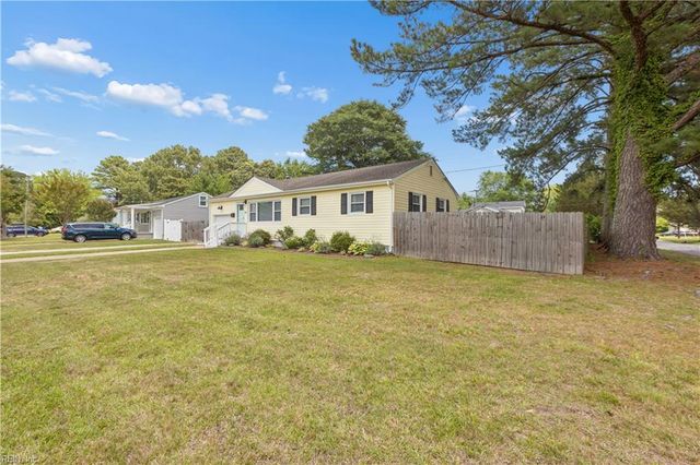 200 Peachwood LN, Virginia Beach, VA 23452