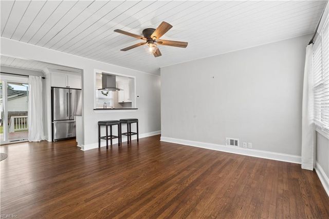 200 Peachwood LN, Virginia Beach, VA 23452