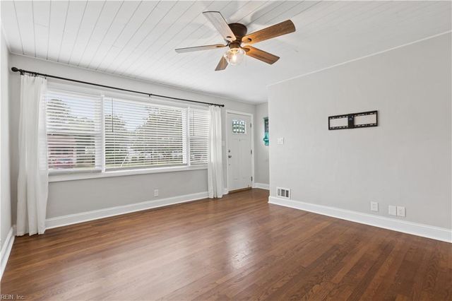 200 Peachwood LN, Virginia Beach, VA 23452