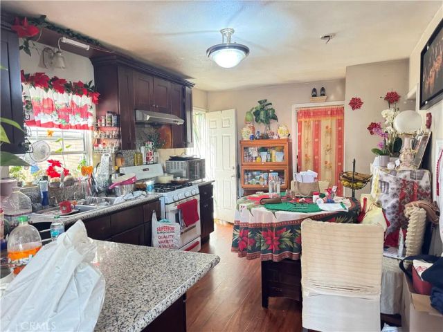 927 W 48th Street, Los Angeles, CA 90037