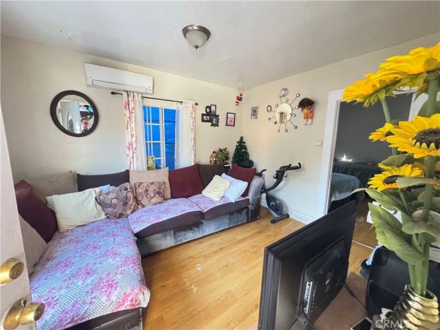 927 W 48th Street, Los Angeles, CA 90037